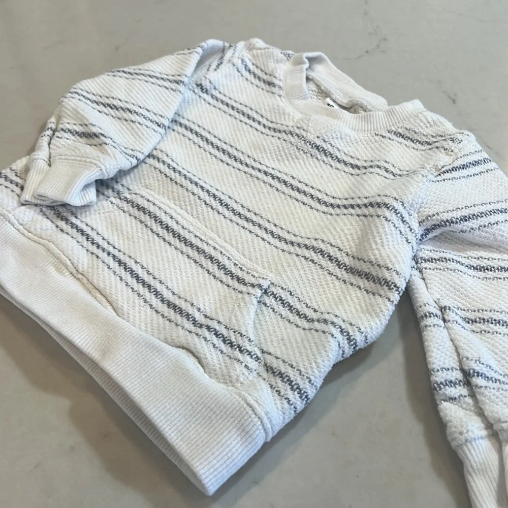 Carter's baby t-shirt, excellent condition, 18 months.